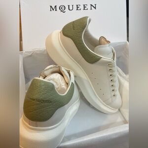Brand New Alexander McQueen Womens candid calf sneaker size 39